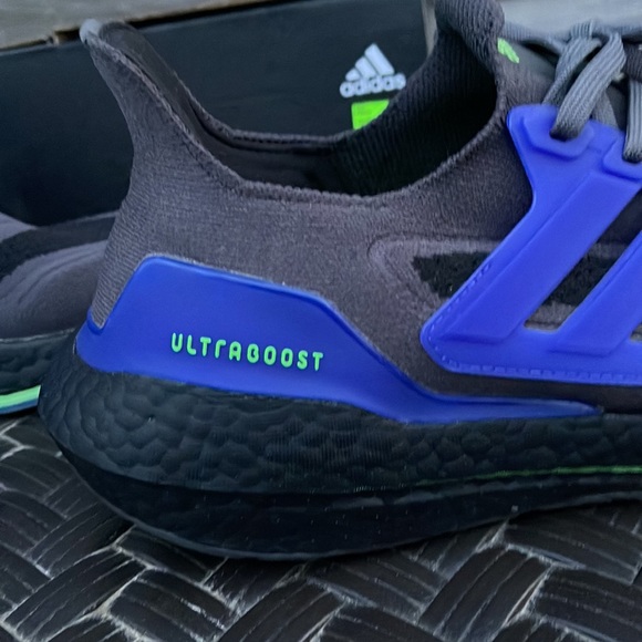 Like new Adidas UltraBoost 21 Running Shoe - Picture 5 of 11